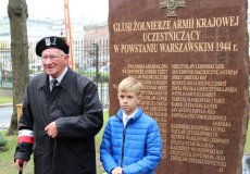Uroczystość odsłonięcia pomnika poświęconego pamięci Głuchych Żołnierzy Armii Krajowej przy Instytucie Głuchoniemych w Warszawie  